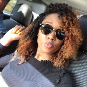 Meet your Posher, Dee